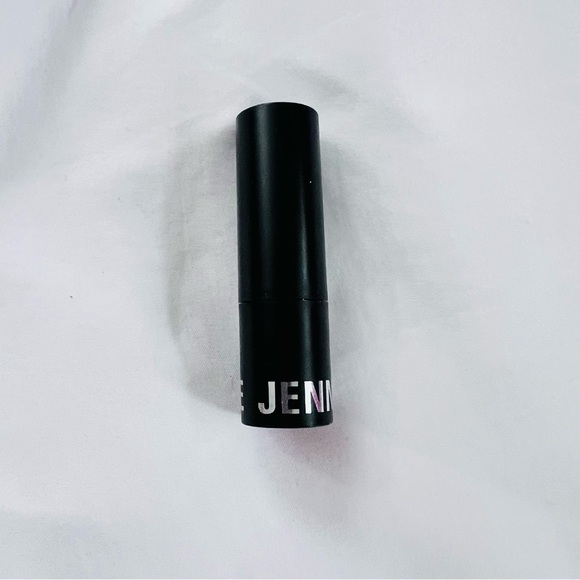Kylie Jenner NEW IN BOX Lipstick - August Matte .12oz - Picture 7 of 14